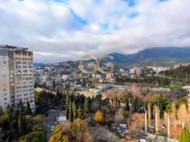 , 3-комн., Ялта