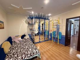 Квартиры, 3-комн., Ялта